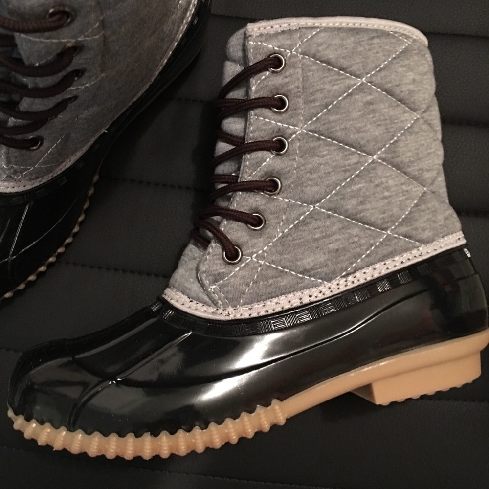 Black Gray Duck Boots Quilted Pattern - Picture 5 of 7